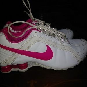 Size 9 Nike Shox